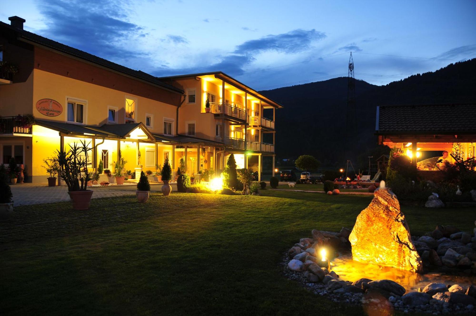 Hotel Garni Zerza Tröpolach Exterior foto