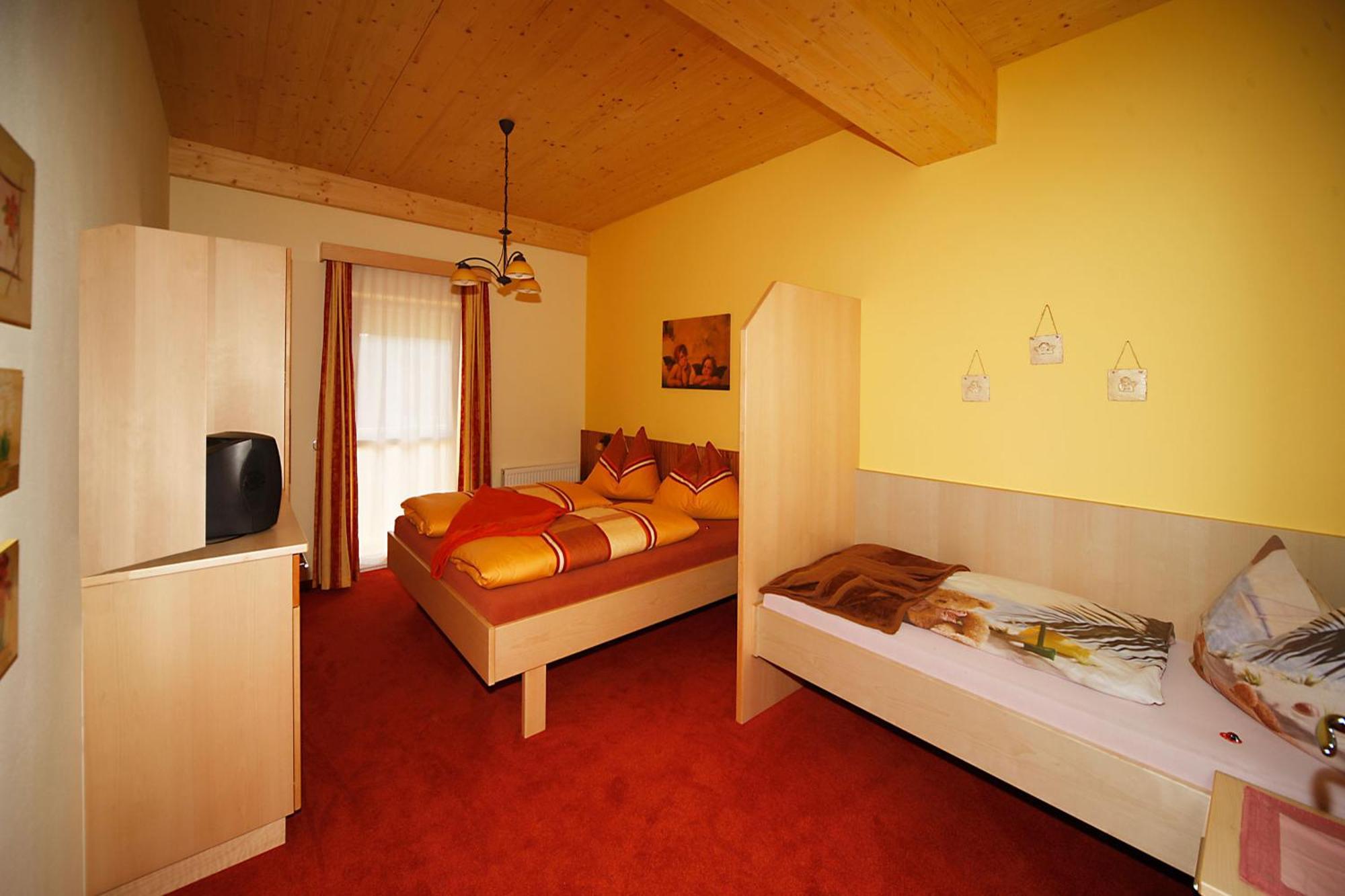 Hotel Garni Zerza Tröpolach Quarto foto