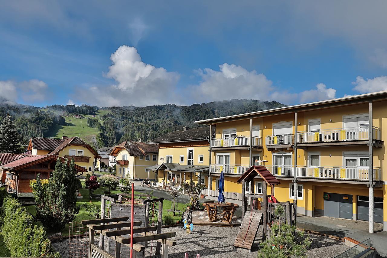 Hotel Garni Zerza Tröpolach Exterior foto